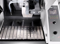 Discotom10 Largest cutting table Discotom 10 la plus grande table de tronçonnage